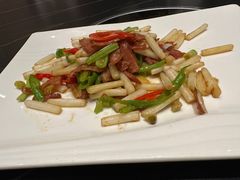 花生芽炒松板肉-童福兴·南京菜(老门东店)