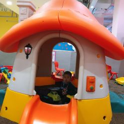 -六月巴士童乐园(抚顺罕王商场店)