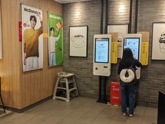 -麦当劳(上海虹桥站30B检票口楼上)