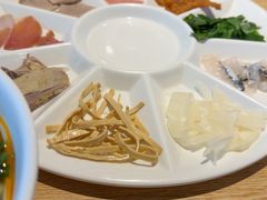 -建新园·云南过桥米线(长水机场F4店)