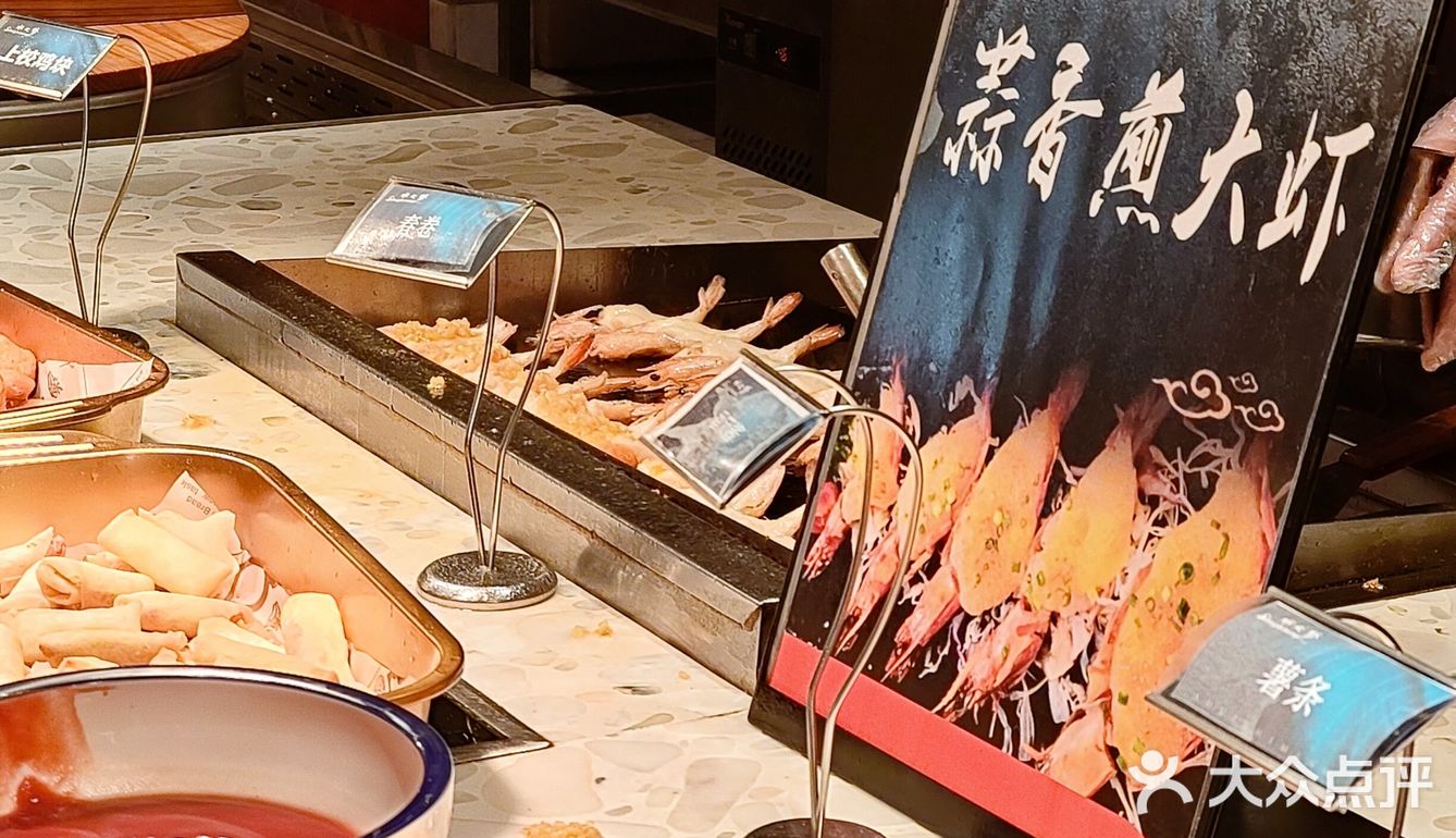 谁家自助都吃上烤全羊了！