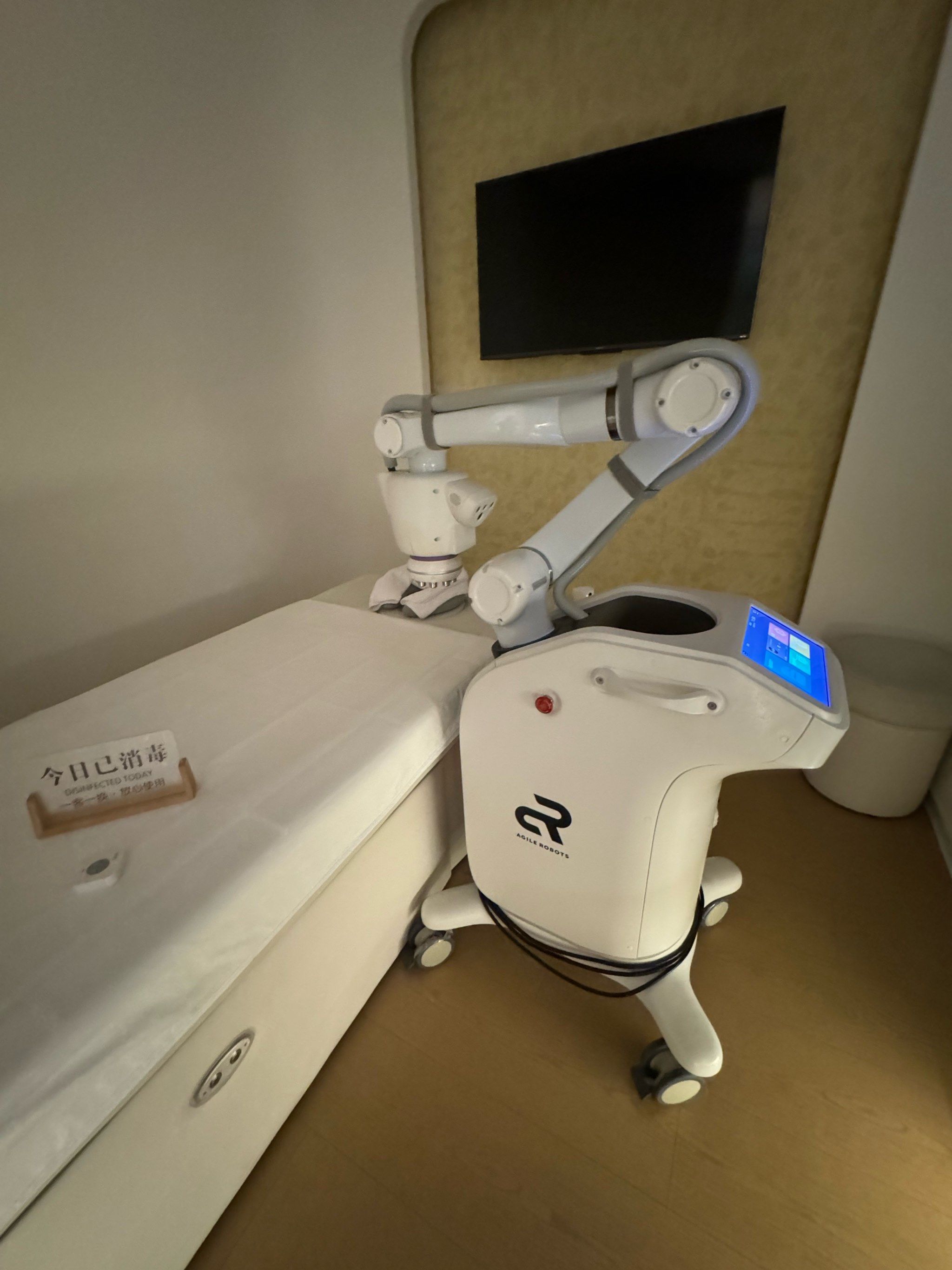 挖到宝!康养理疗机器人太绝了