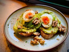 牛油果煮蛋吐司-RAC BAR(安福路店)