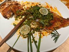 香茅草烤鲈鱼-一坐一忘云南菜(卓悦中心)