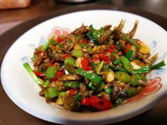 青椒紫苏炒小河鱼-湘江大码头·龙虾馆(渔人码头一店)
