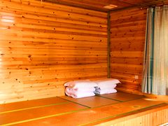 榻榻米大床-北镇龙岗子生态园