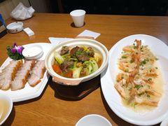 滑鸡煲仔饭-周锦记广式餐厅