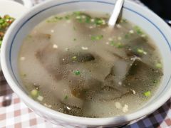 海带筒子骨汤-聚鑫朋酸菜肥肠(文艺路口店)