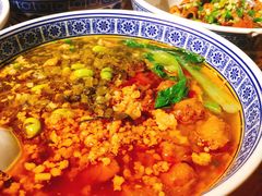 辣肉面加雪菜和毛豆-沪西老弄堂面馆(定西路店)