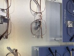 -视野联行眼镜•蔡司•依视路(温江店)