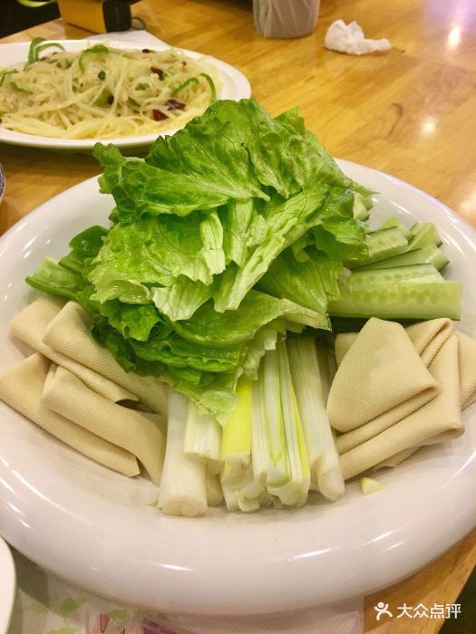 东北大锅台蘸酱菜图片 第2张