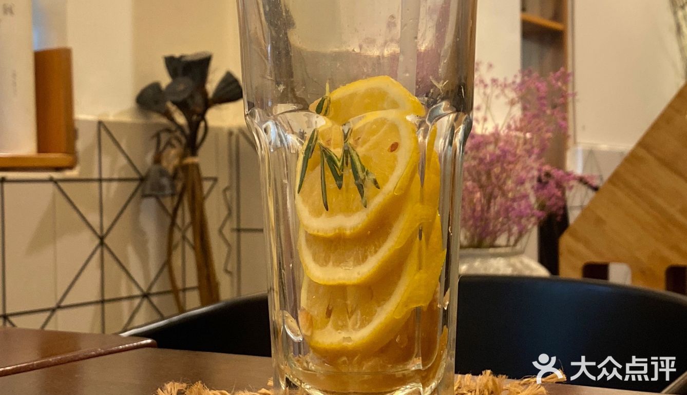 江南西专心做的蛋糕小屋：网友推荐菜居然是只橘猫
