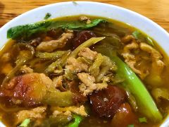 酸菜肉丝米线-越洋肖氏老米线(杨家坪店)