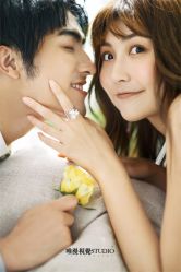 俏皮可爱-巴黎婚纱摄影工作室