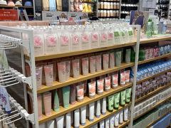 -名创优品(广东东莞东城万达2店)