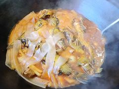 嘎鱼排骨-东北烧烤铁锅炖水库鱼