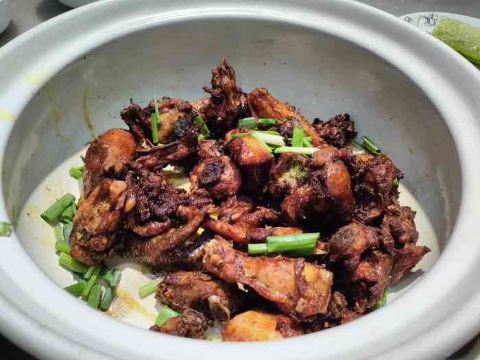 红枫寨瓦香鸡一品大虾(交通路店)-"它们家在交通路上,书城南边那一排