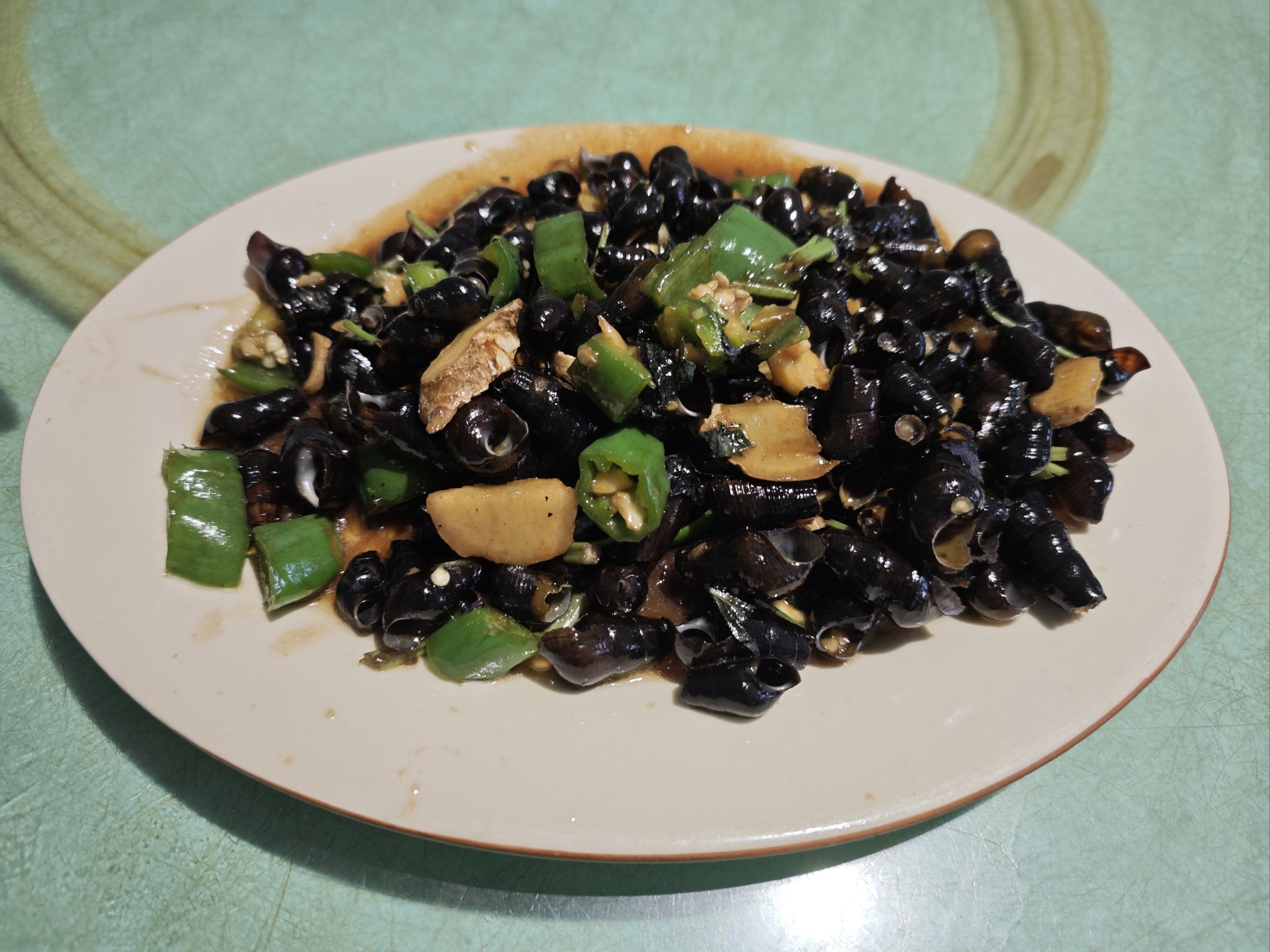 咸蛋黄遇上五花肉好好吃
紫苏炒山坑螺有味,螺