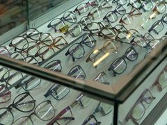 -回瑞眼镜·蔡司·依视路官方授权店(广益路万达店)