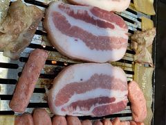 -臻牛烤肉
