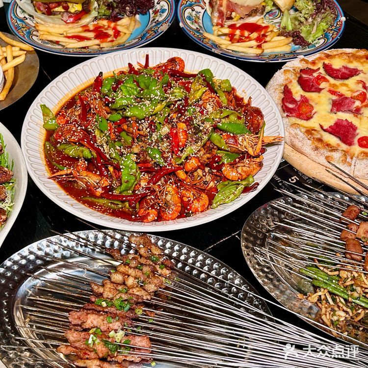 没出国 在郑州！平价餐厅里他真的坠有氛围‼️