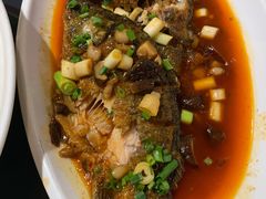 干烧鲫鱼-舌尖上的食缘花园主题餐厅