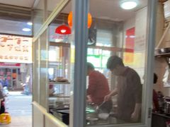 -松树干拌面店