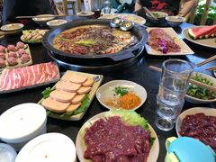 -茅草房·河畔园林火锅