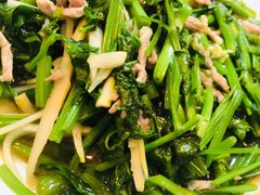 芹菜肉丝-品雅轩农家乐