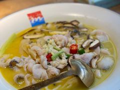 QQ酸汤鱼-蜜桃餐厅·伴山(湖滨商业街店)