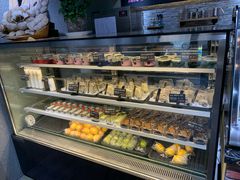 面包甜点陈列柜-啊噗吐呦现场烘焙(麦凯乐店)