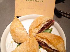 玫瑰鲜花饼-云海肴·汽锅鸡·云南菜(高德置地店)
