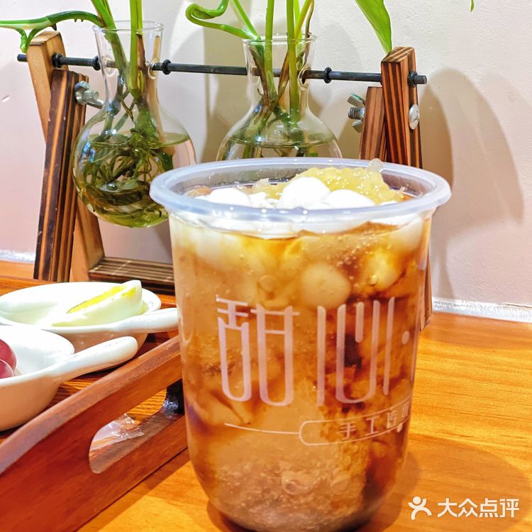 有幸偶遇到双子塔对面这家酸辣粉，一整碗都炫完了[笑哭]