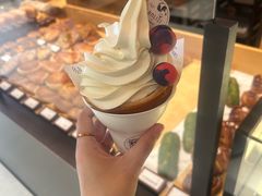 北海道牛乳可颂冰淇淋-LANLIZI BAKERY(COSMO店)
