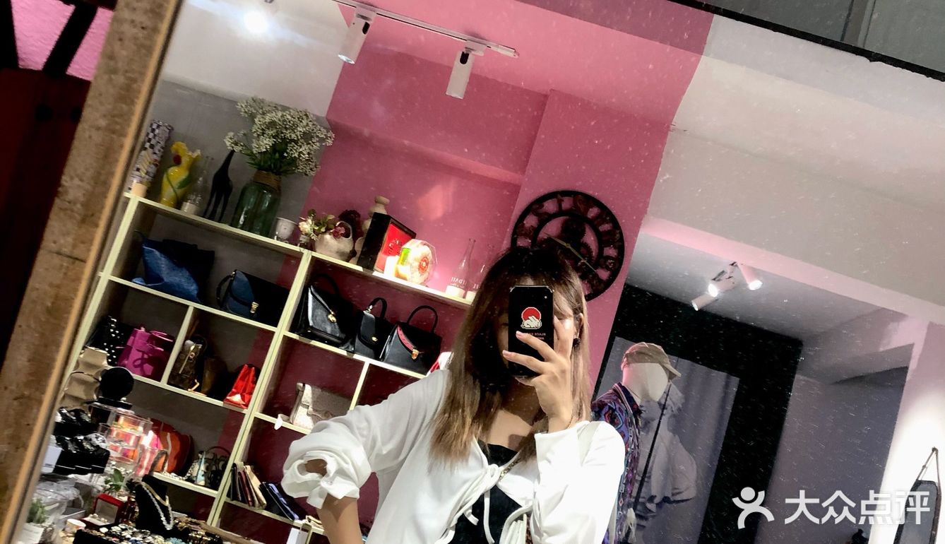 就在海大旁边的古着店