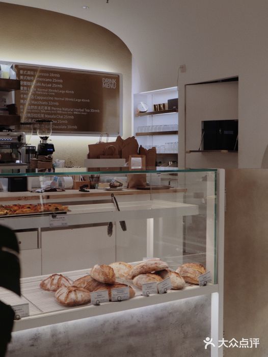Perma Café樸門(五羊店)面包甜点陈列柜图片
