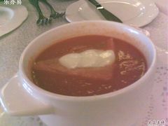 蕃茄酱冲汤（奶酪+面包）以后再不会点了-北京建国饭店杰斯汀法餐厅