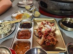 -围炉肉舍•炭烤活鳗•丹东海鲜烤肉(步行街店)