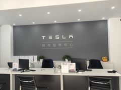 -北亚国超特斯拉授权钣喷中心