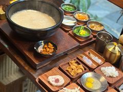-银米·云南传统过桥米线(双廊黑金冠店)