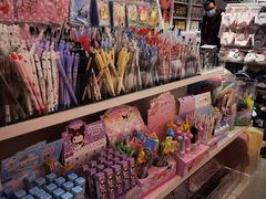 -名创优品(北京新中关购物中心地铁层店)