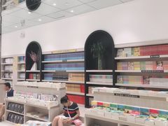 -钟书阁(群光广场店)