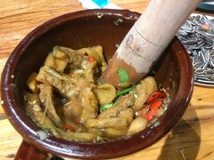 尖椒擂茄子-老滇山寨•云南特色菜•地方菜•民族风情歌舞表演(金碧店)