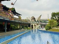 -茅草房·河畔园林火锅