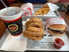 蘑菇牛肉芝士汉堡-FATBURGER 特富客汉堡(外交公寓店)