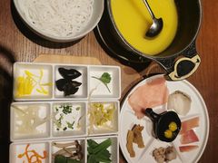 -云海肴·汽锅鸡·云南菜(天山百盛优客店)