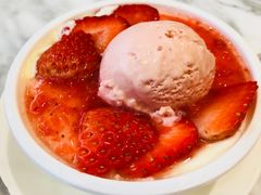 草莓梦幻雪双皮奶-满记甜品(湖滨店)