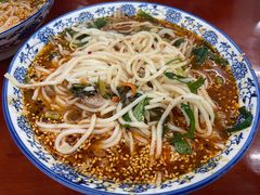 -巍山火巴肉饵丝(大理古城店)