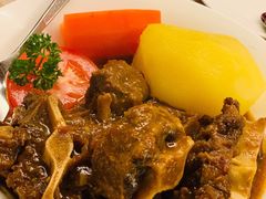 烩牛尾-船屋葡国餐厅