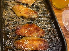 料理烤焦香翅中-老东镇啤酒屋海鲜加工·蒸汽海鲜·海鲜烧烤(台东店)